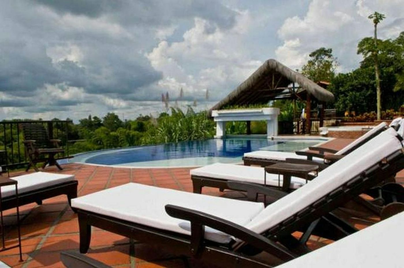 loungers · Hotel Hacienda Combia