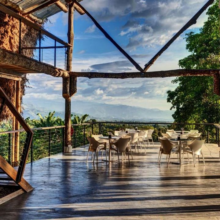 Terraza y montaña